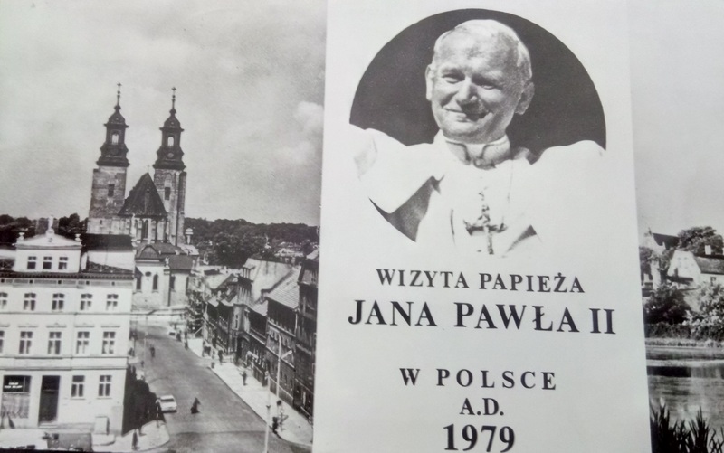 Pamiątki związane z wizytą Papieża w Gnieźnie